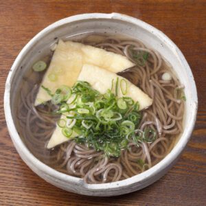 Tanuki soba (soba soup with deep-fried tofu)