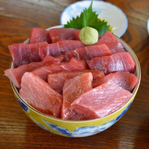 Tekka-don (tuna sashimi rice bowl)