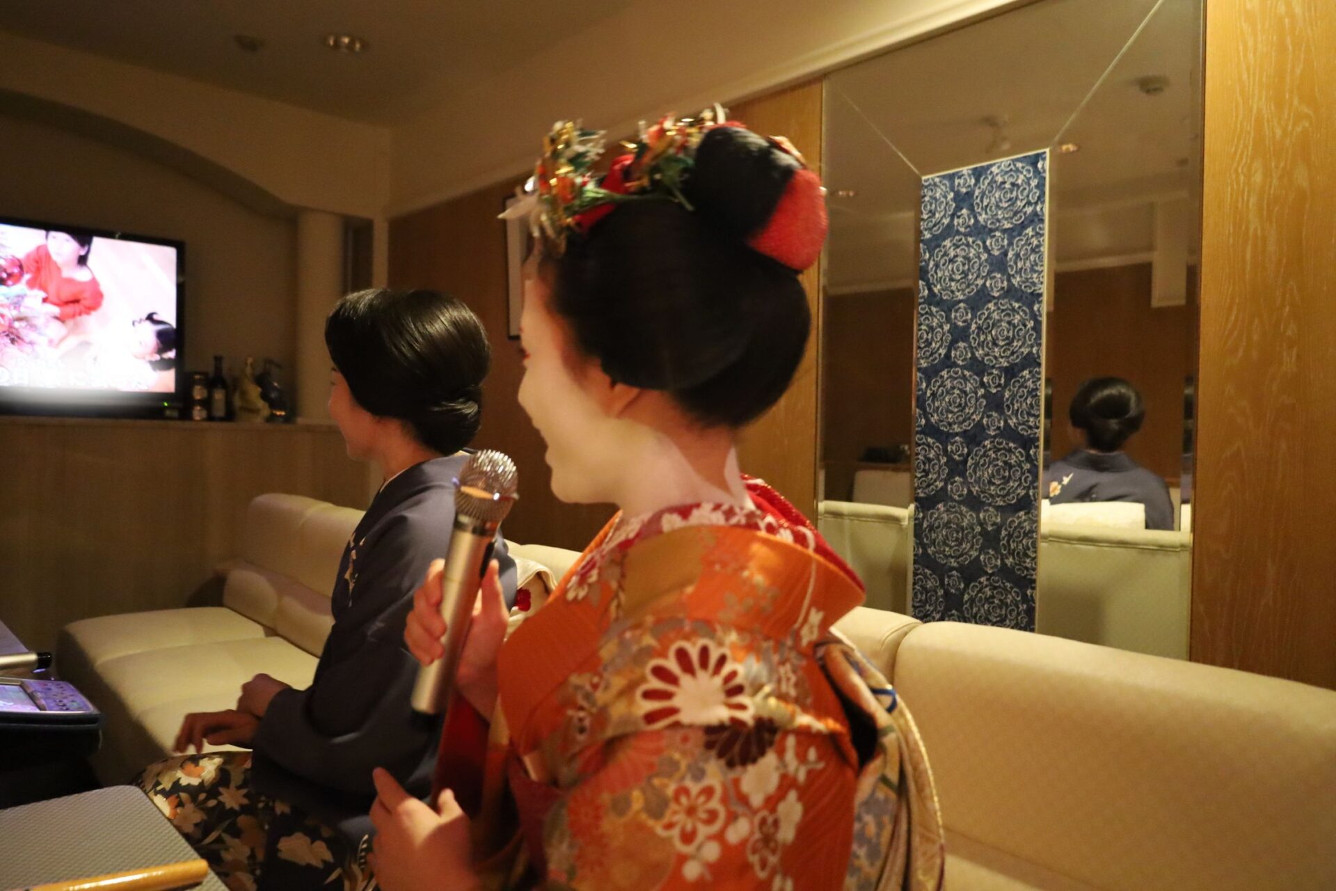 なぜ今、東京・神楽坂の料亭バーで「芸者体験」なのか - ―オーバー